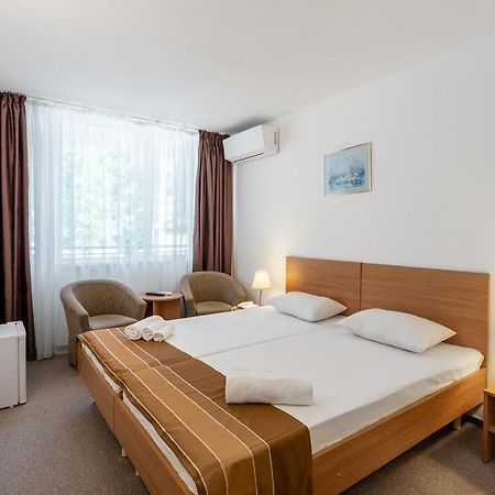 Hotel Neko Сатурн Екстериор снимка