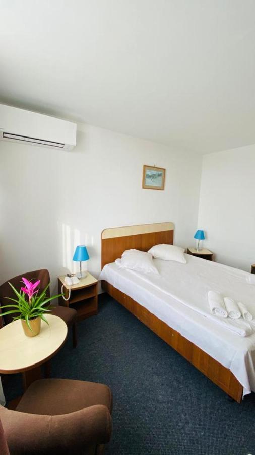 Hotel Neko Сатурн Екстериор снимка