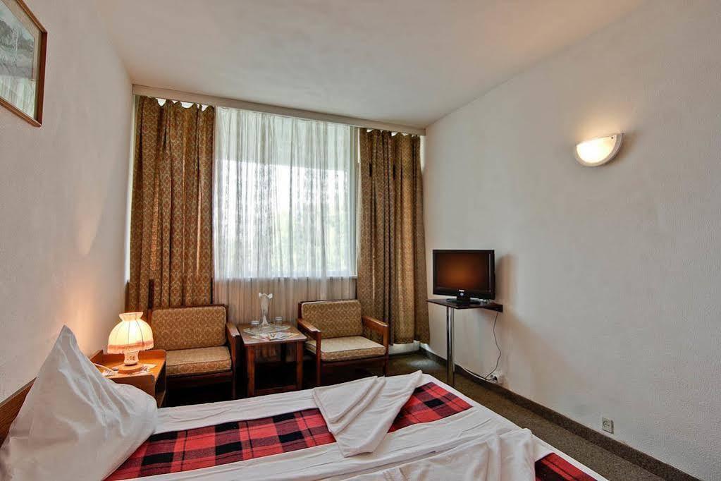 Hotel Neko Сатурн Екстериор снимка