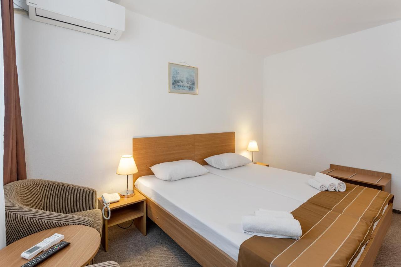 Hotel Neko Сатурн Екстериор снимка